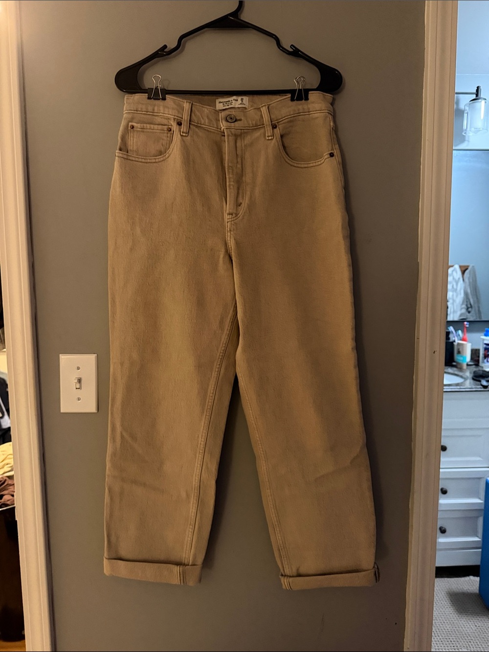 Abercrombie High-Rise Straight Leg Jeans